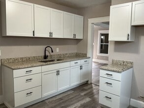 Building Photo - 3216 W Senator Ave