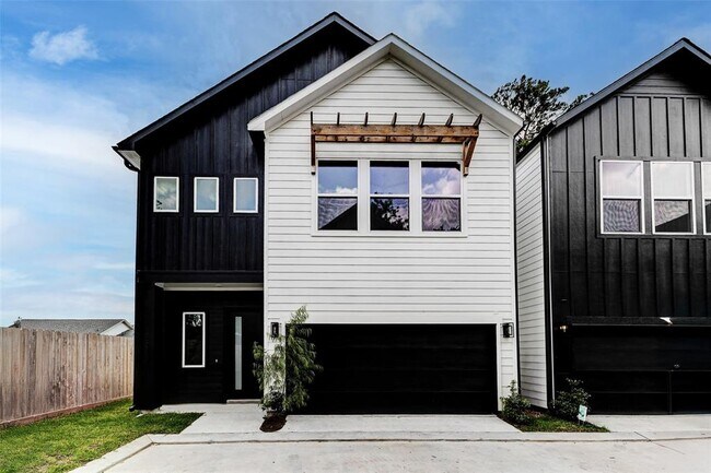 Building Photo - 869 Mansfield St