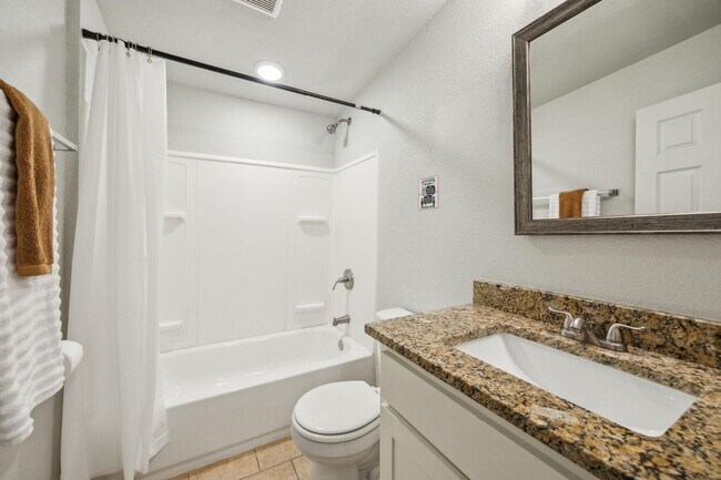 Building Photo - 2737 Purington Ave