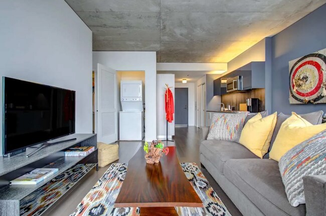 Foto del edificio - 437 W Division St