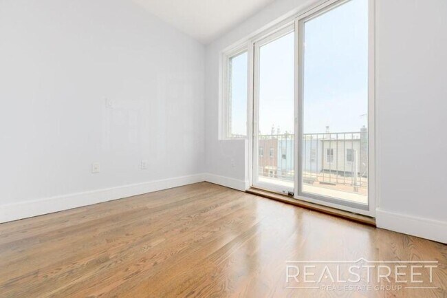 Building Photo - 2 bedroom in BROOKLYN NY 11221