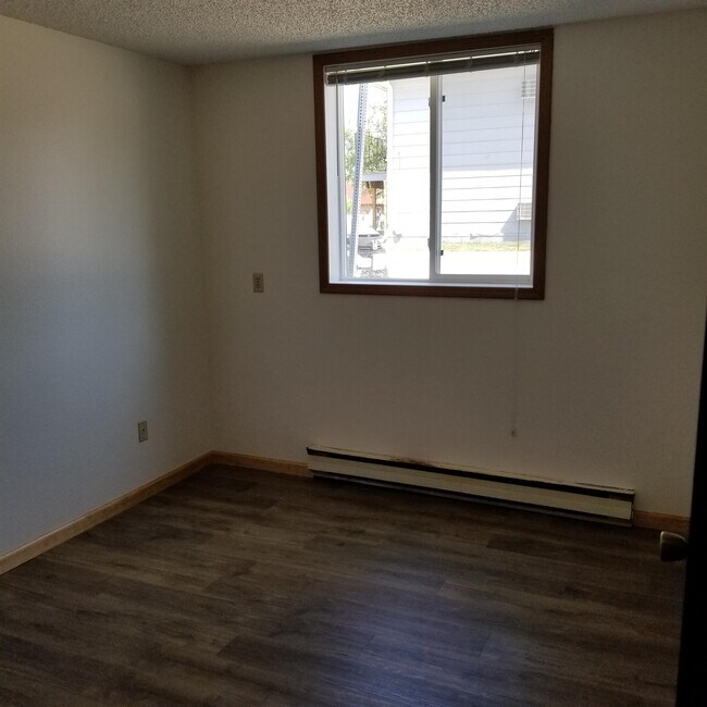 Building Photo - 2614 Pacific Dr S
