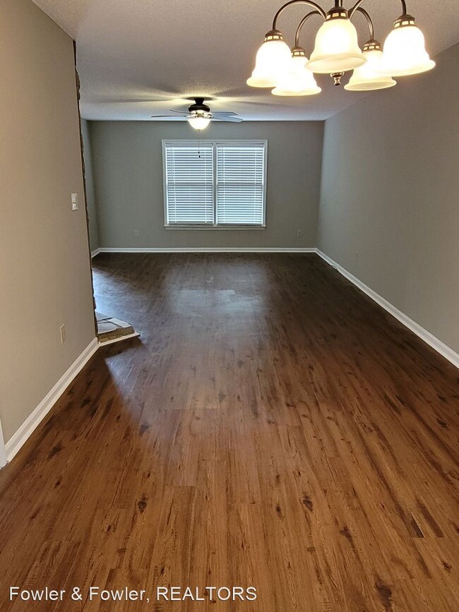 Building Photo - 3 br, 2.5 bath House - 4913 Country Court