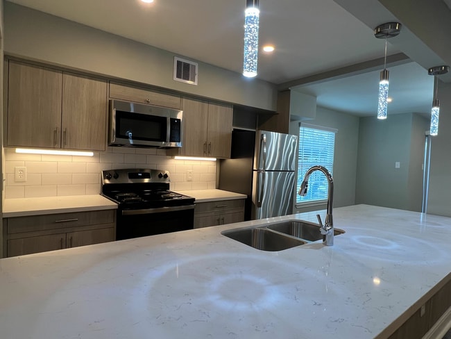 Foto del edificio - Woodway Garden Townhomes