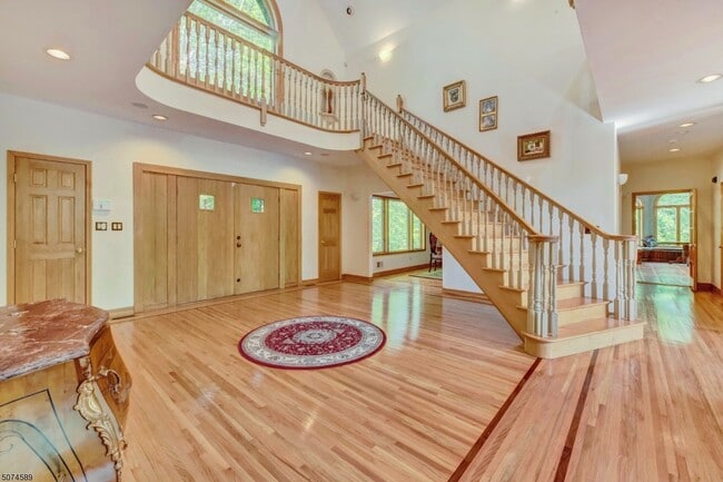 Building Photo - 21 Surrey Ln