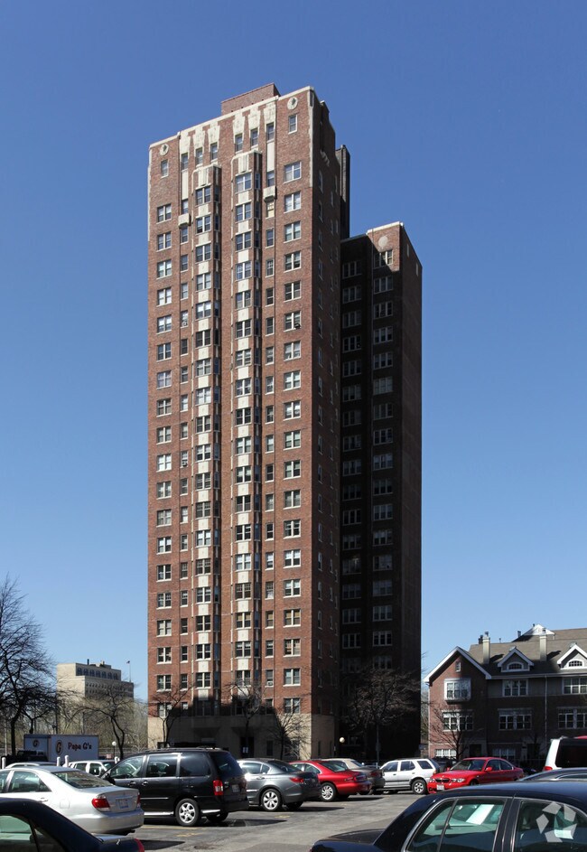 Foto del edificio - 5000 S Cornell Ave