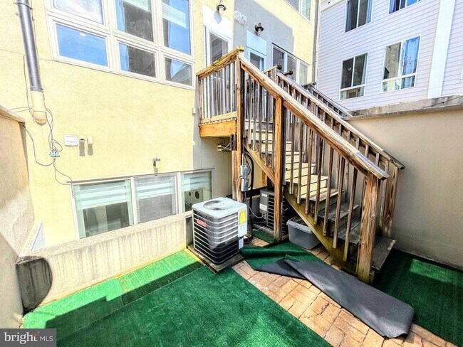 Building Photo - 1538 Ogden St