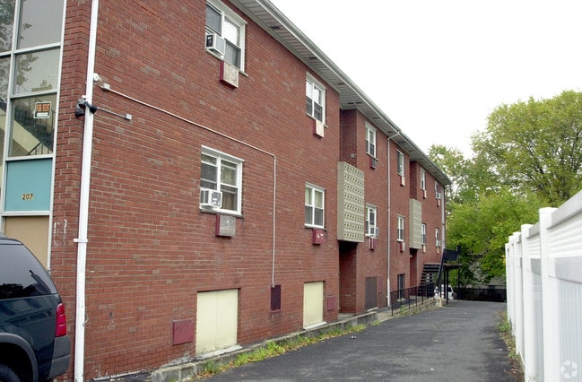 Building Photo - 207 N Walnut St