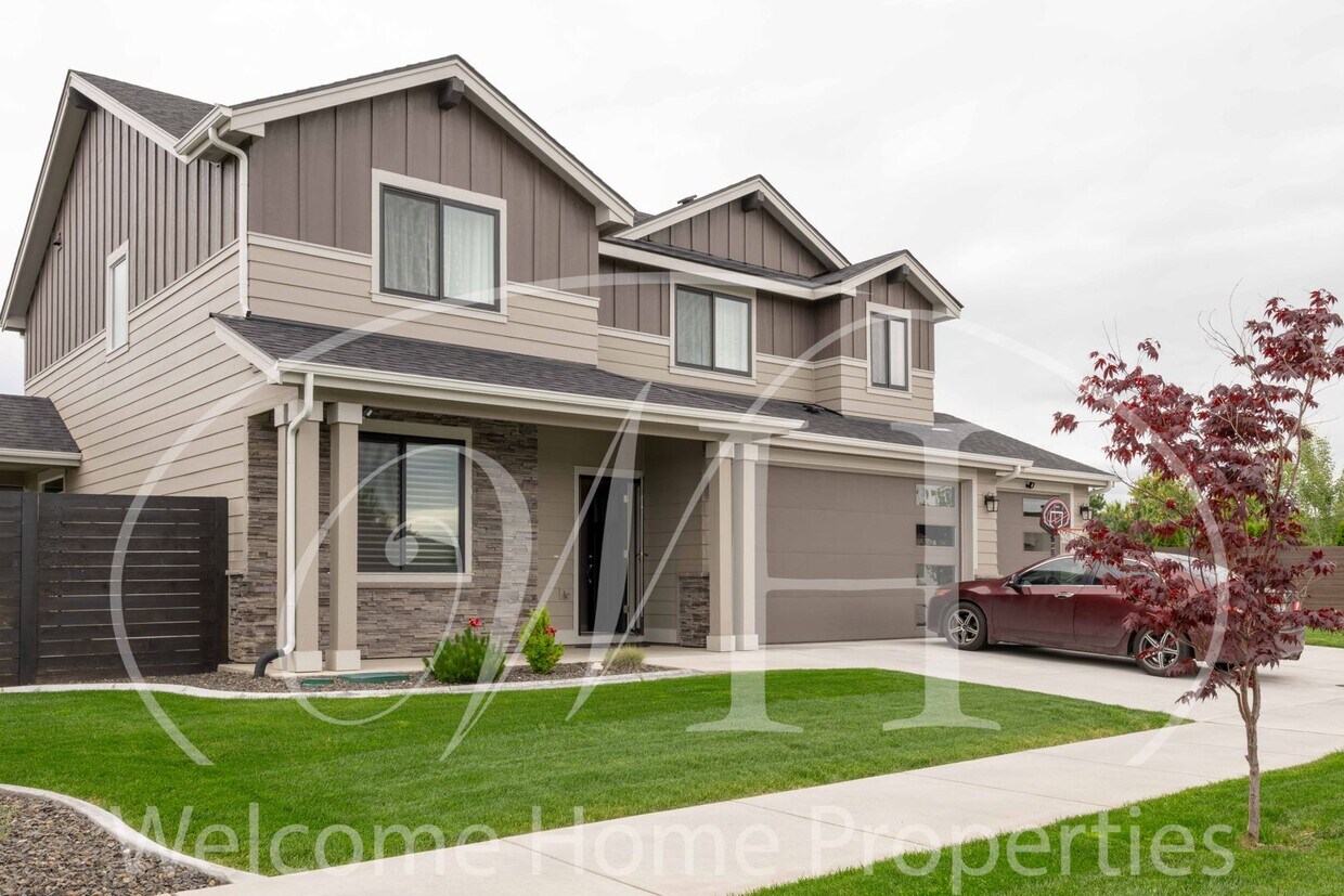 Foto principal - Luxurious & Charming 5-Bedroom Home for Re...