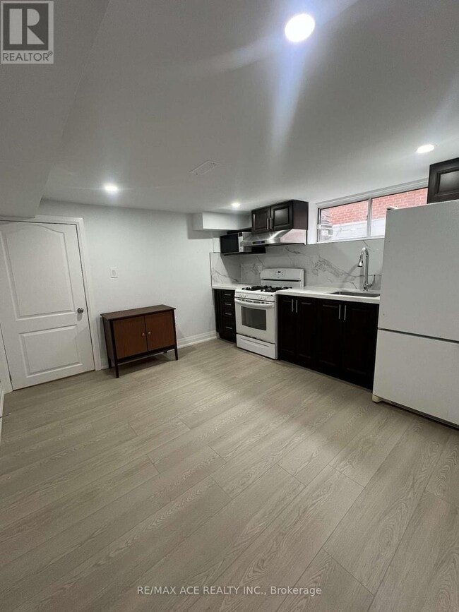 Building Photo - 91 Cleta Dr