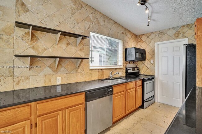 Foto del edificio - 3 br, 2 bath House - 2464 Rodman St # 2464