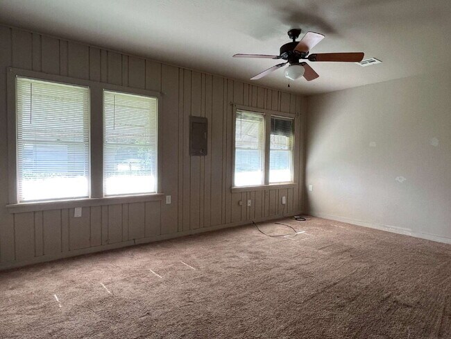 Foto del edificio - 3 Bedroom For Lease