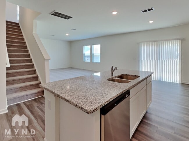 Building Photo - 1148 Centerview Dr
