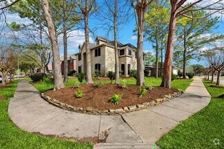 Building Photo - 2425 Evergreen Dr
