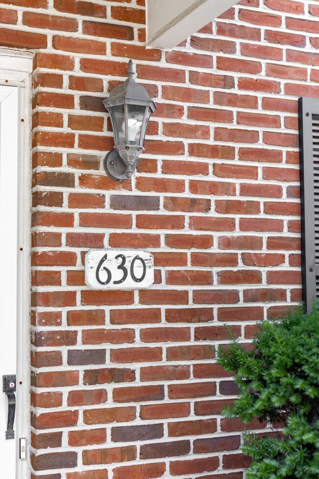 Building Photo - 630 Galen Dr