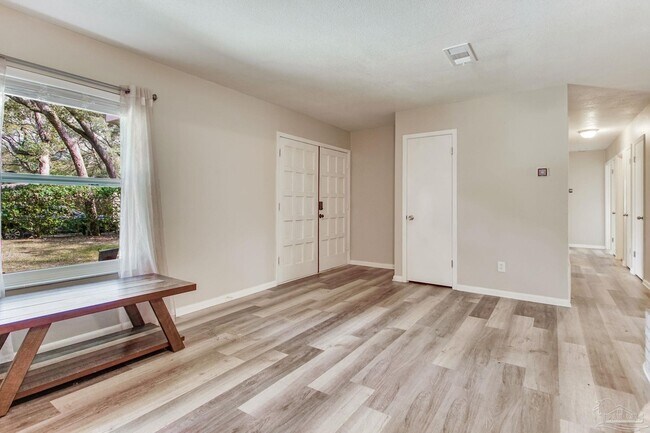 Building Photo - 5615 Ferndale Ct