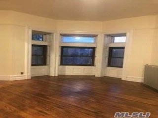 Foto del edificio - 1373 Dean St