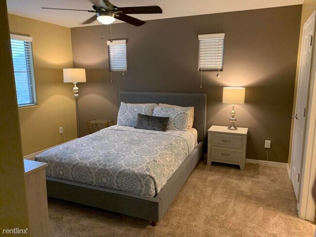 Foto del edificio - 2 br, 2.5 bath Duplex - 3940 East Melinda ...