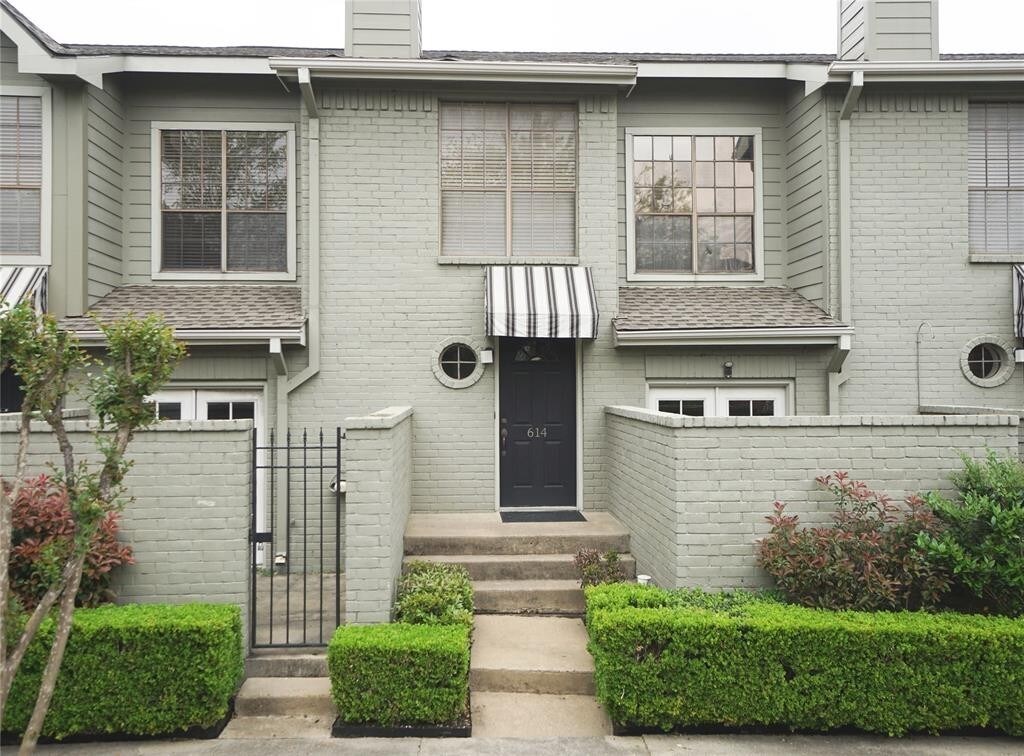 Primary Photo - 2 Bedroom Townhome in Montrose!