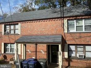 Building Photo - 5010-5012-5012 Just St NE