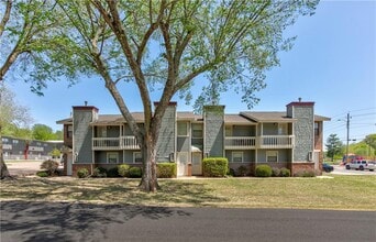 Building Photo - 515 W Benton St