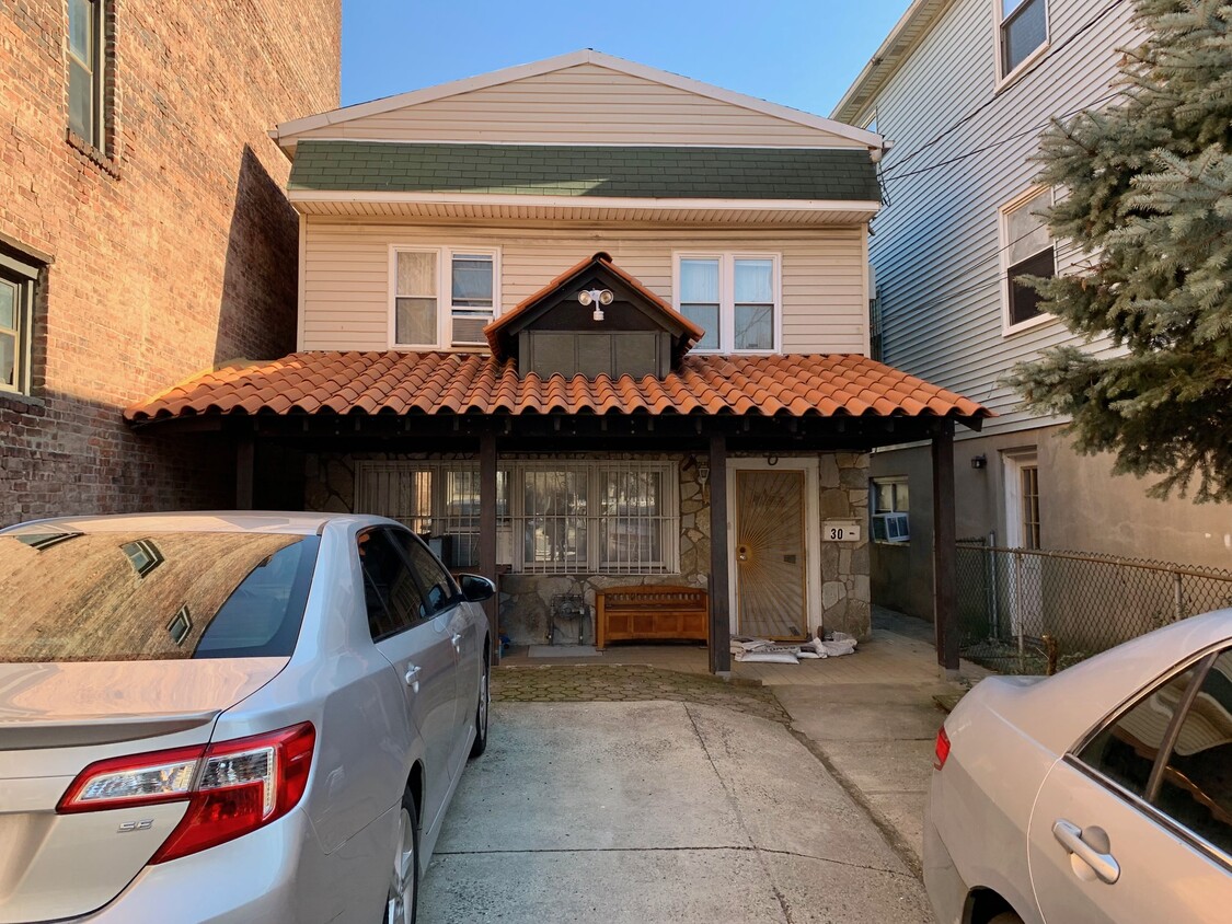 Primary Photo - 30 Emerson Ave