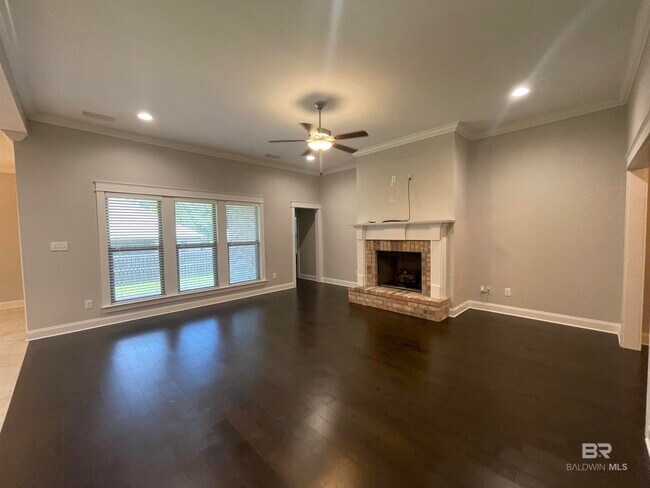 Foto del edificio - 253 Hawthorne Cir