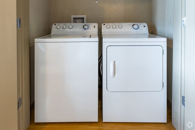 2 BR, 2 BA- 1,055-1,077SF - Azul Baldwin Park