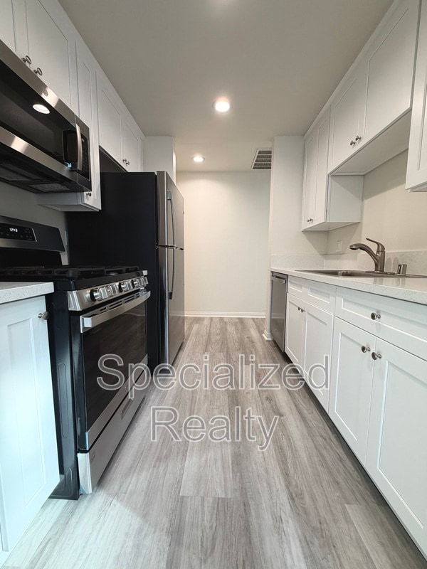 Building Photo - 14562 Dickens St