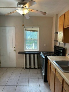 Foto del edificio - 5848 Burchfield Ave