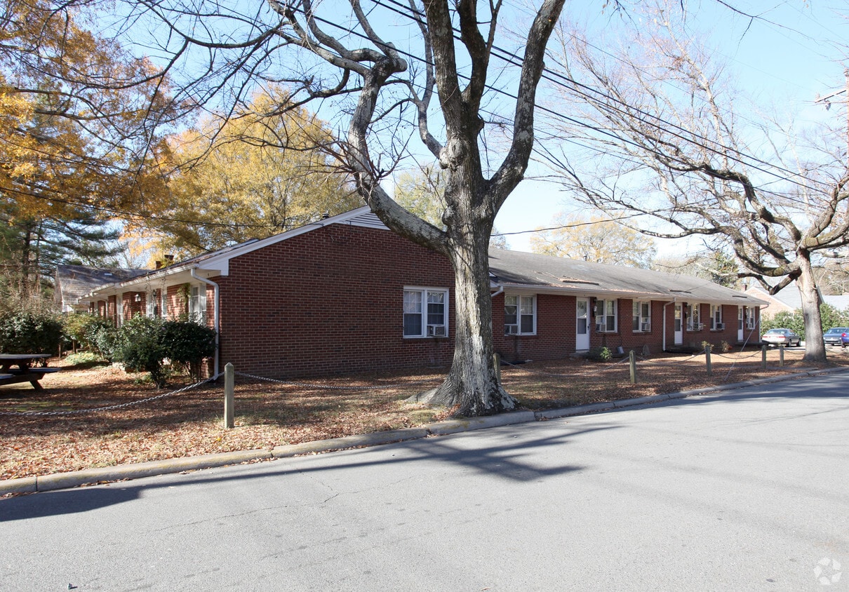 Building Photo - 416 W Cameron Ave