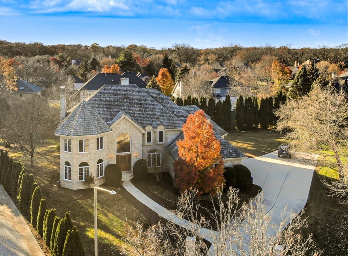 Primary Photo - 8S210 Stonehedge Dr