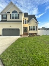 Building Photo - 817 Shadowberry Crest
