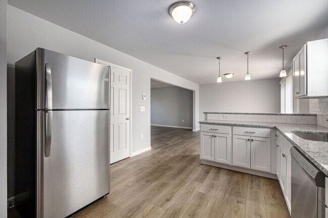 Building Photo - 17657 Silver Maple St