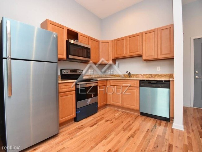 Building Photo - 1 br, 1 bath Apartment - 416 N Howard St,2B