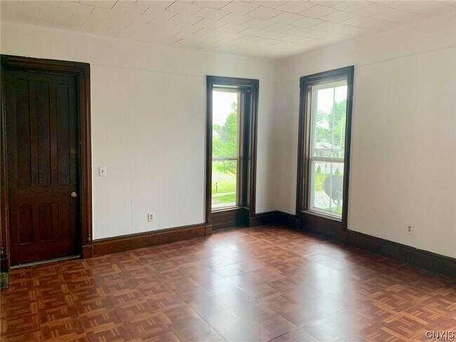 Foto del edificio - 132 W Chapel St