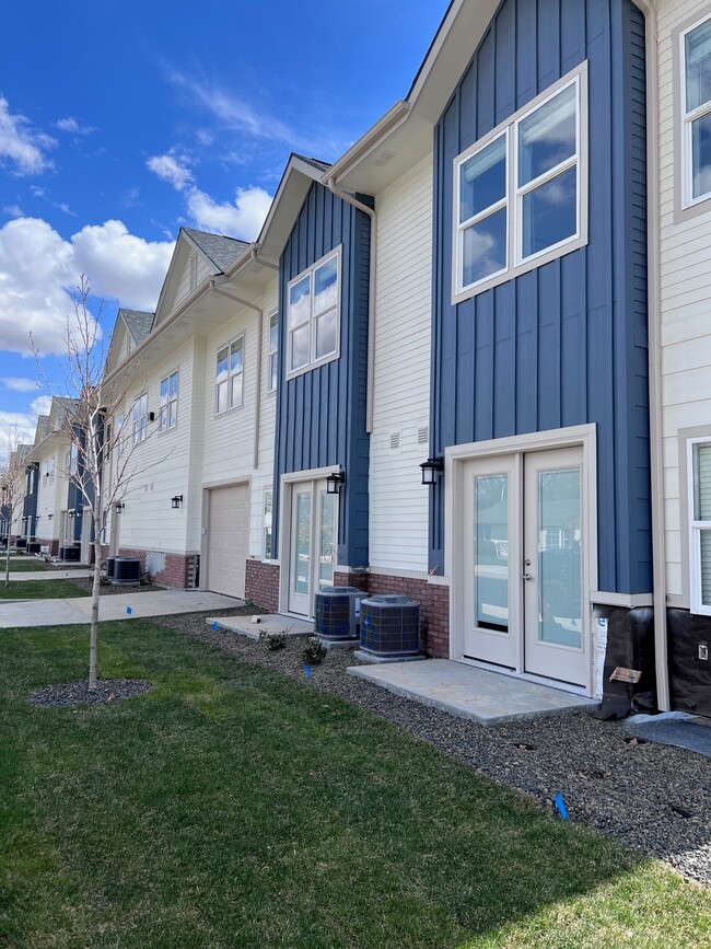 Foto del edificio - Broadstone Townhomes