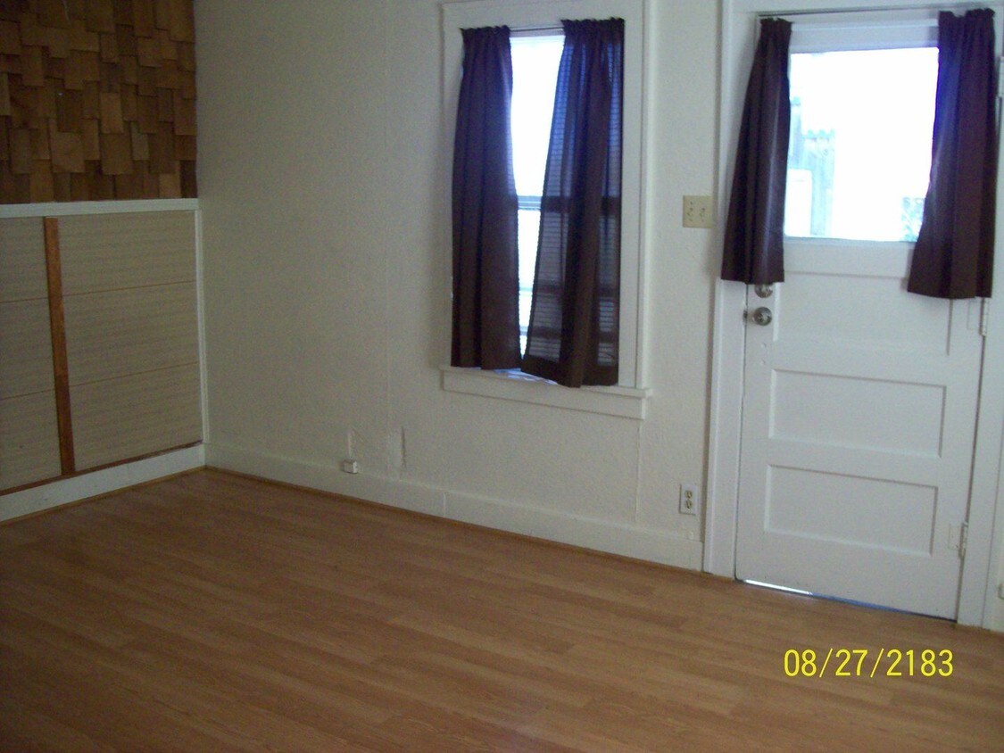 Building Photo - Studio, 1 bath House - 173 3rd Ave WN