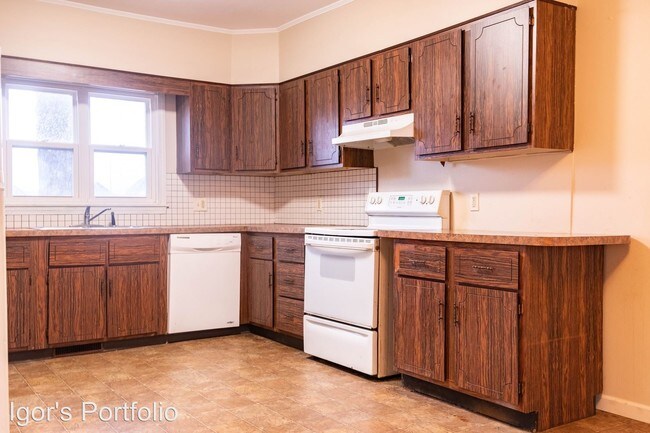 Building Photo - 3 br, 2 bath House - 77 Meadow St