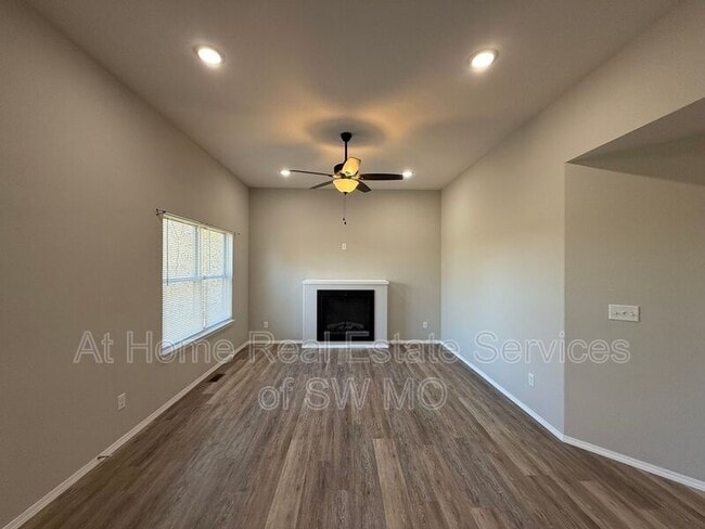 Building Photo - 3847 W Linwood St