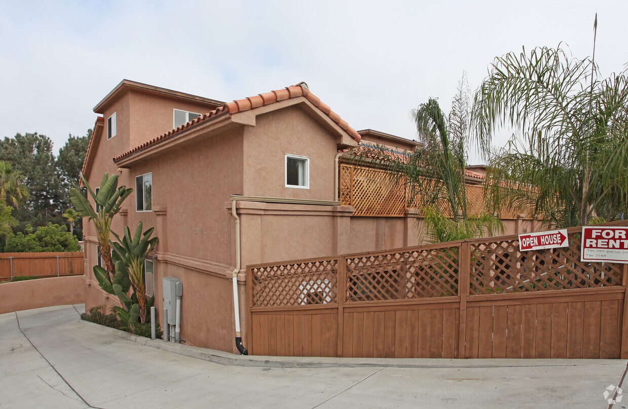 Foto principal - 4484 W Point Loma Blvd