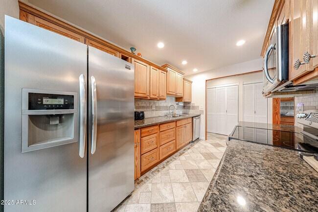 Building Photo - 10827 W Santa Fe Dr