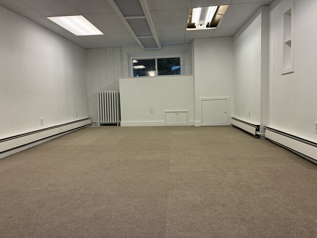 Building Photo - 2433 W Dakin St