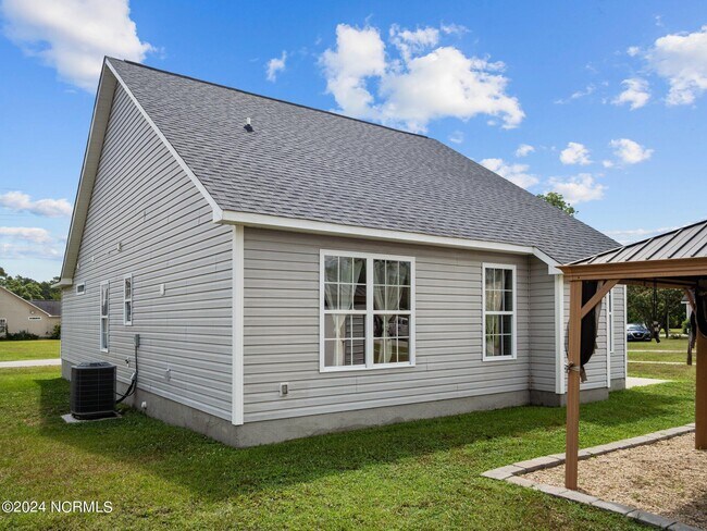 Building Photo - 412 Mattocks Ave