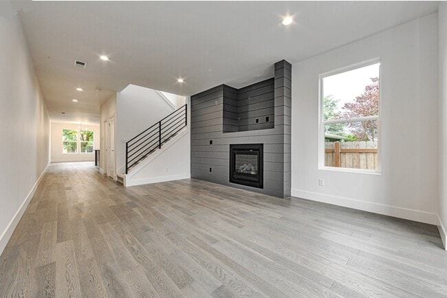 Spacious living room with fireplace - 5846 SE Woodstock Blvd