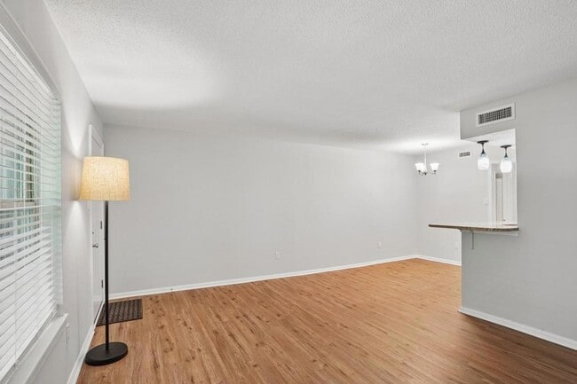 Building Photo - 2700 Whitney Pl