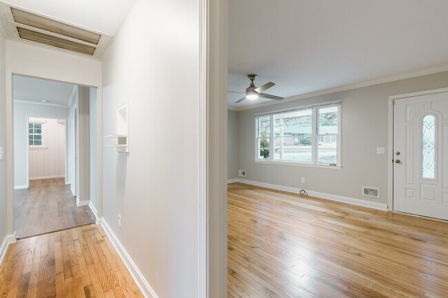 Pasillo - 5 W Gantt Cir