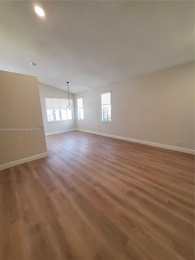 Building Photo - 858 Briar Ridge Rd