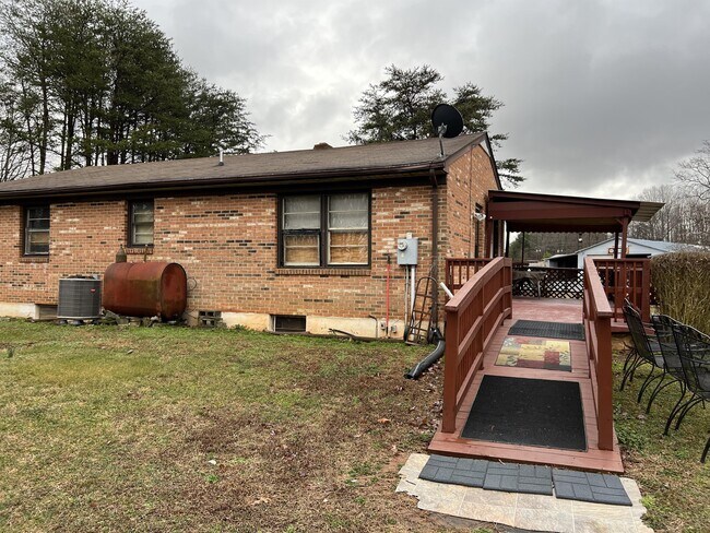 Building Photo - 12762 Red House Rd