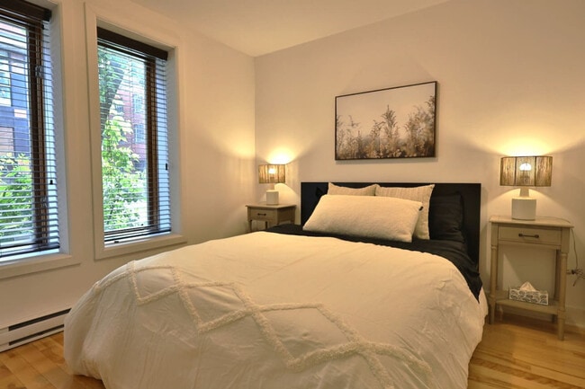 Building Photo - 1851 Rue Panet